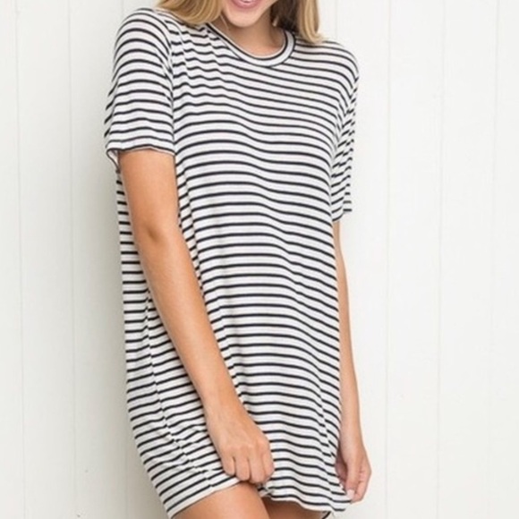 Brandy Melville Dresses & Skirts - Brandy Melville oversized shirt dress